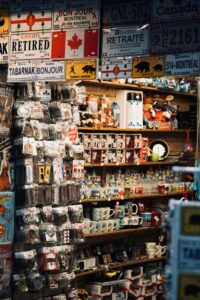 Boutique de souvenirs à Montréal, exemple de commerce de proximité